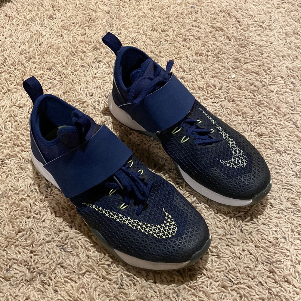 Nike tennis shoes